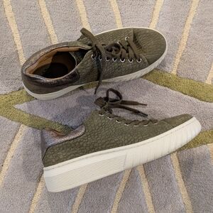 Sofft Textured Leather Sneakers